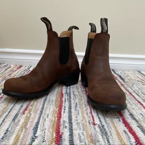 BLUNDSTONE | Women's Series Heel Chelsea Boot | US 9